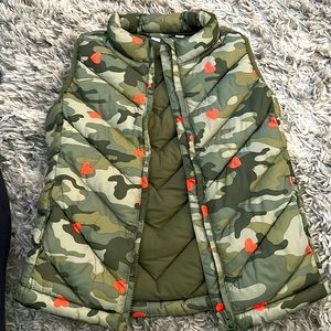 Girls size M vest!  Camo with coral hearts! Only Worn Once
